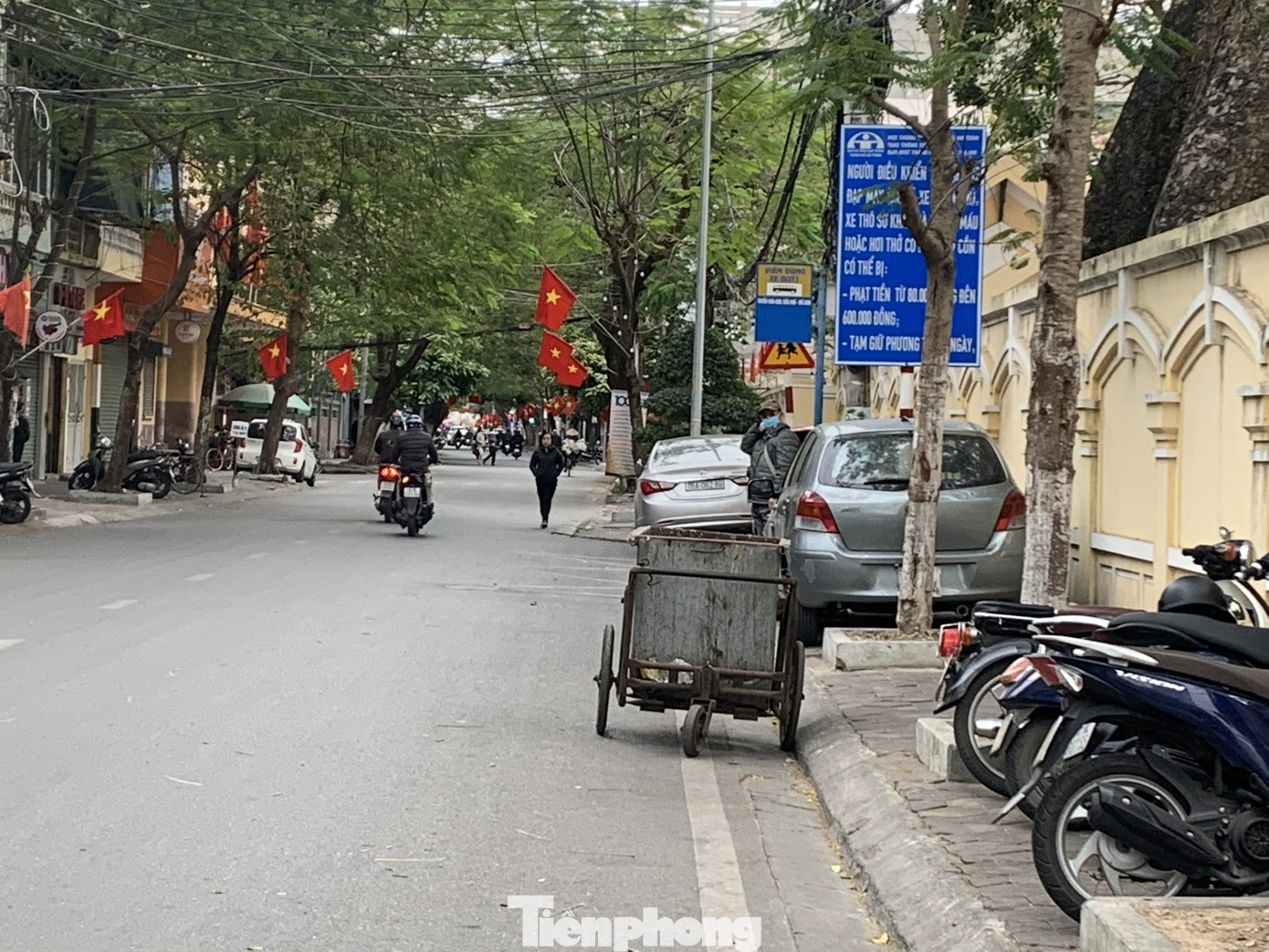 Vỉa hè nhiều tuyến phố ở Hải Phòng bị chiếm dụng, làm nơi đỗ xe ảnh 6