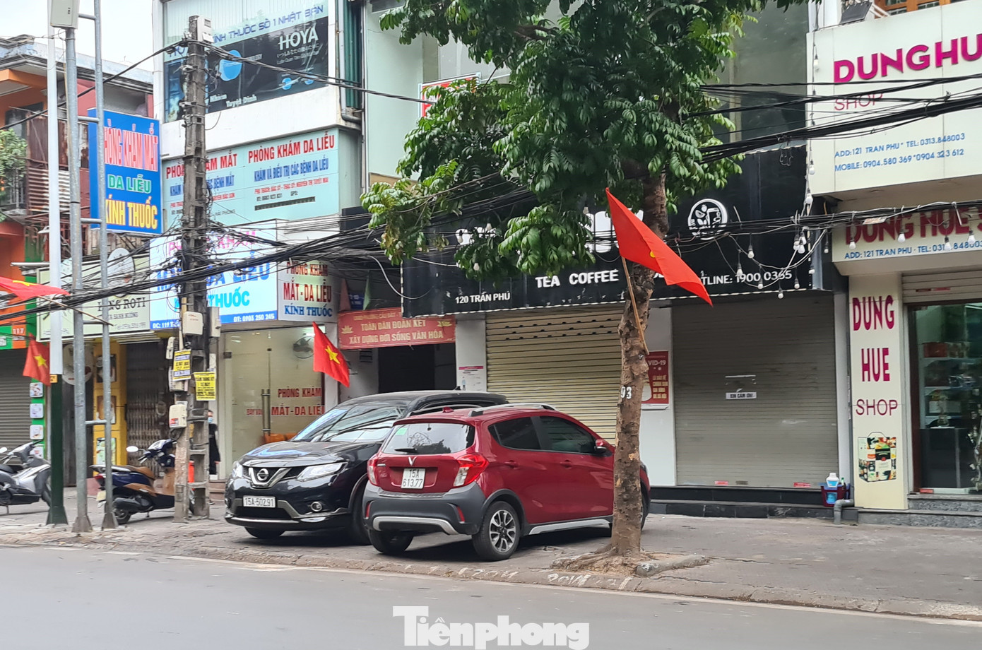 Vỉa hè nhiều tuyến phố ở Hải Phòng bị chiếm dụng, làm nơi đỗ xe ảnh 11