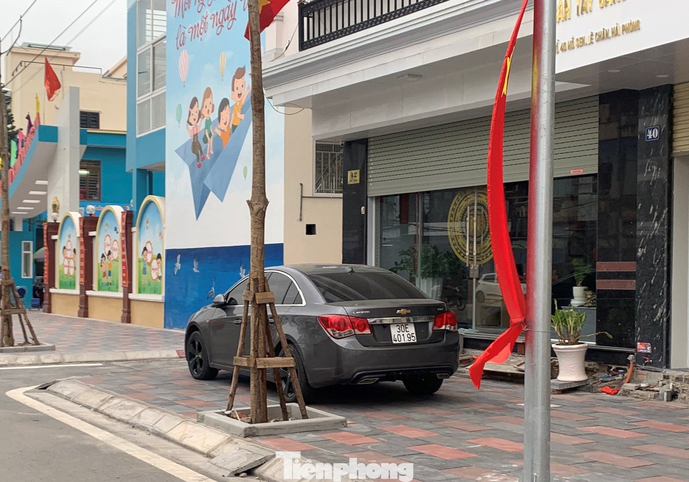 Vỉa hè nhiều tuyến phố ở Hải Phòng bị chiếm dụng, làm nơi đỗ xe ảnh 3