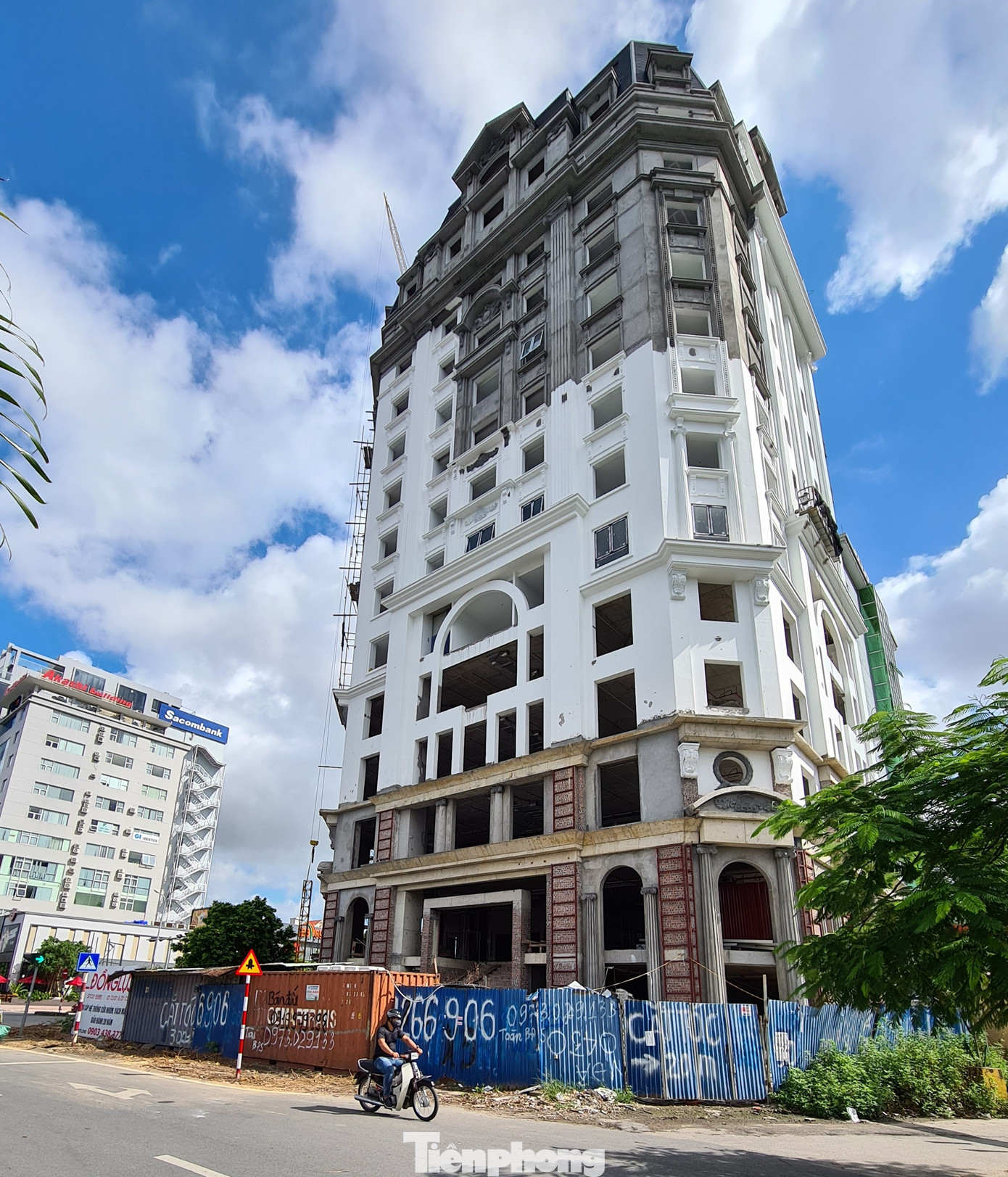 Công an vào cuộc vụ hàng loạt cây xanh bị 'bức tử' ở Hải Phòng ảnh 1