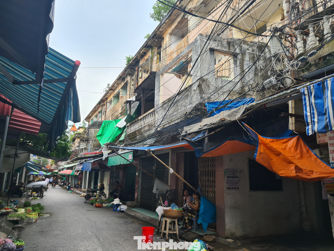 Cận cảnh tòa chung cư 'chờ sập', phải di dân khẩn cấp ở Hải Phòng ảnh 9