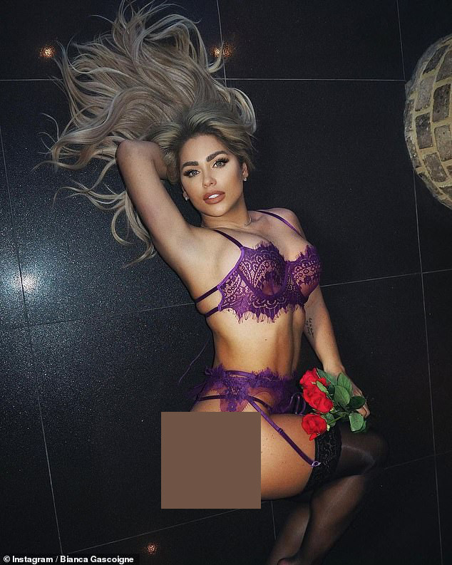 Mỹ nhân Anh U40 tung ảnh khỏa thân ‘bỏng rẫy’ kỷ niệm Lễ Tình nhân ảnh 3