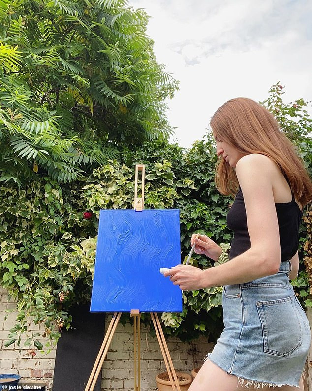 Vẽ tranh khỏa thân chống chán ngày dịch, 9x bỏ việc chính vì kiếm bộn tiền ảnh 3