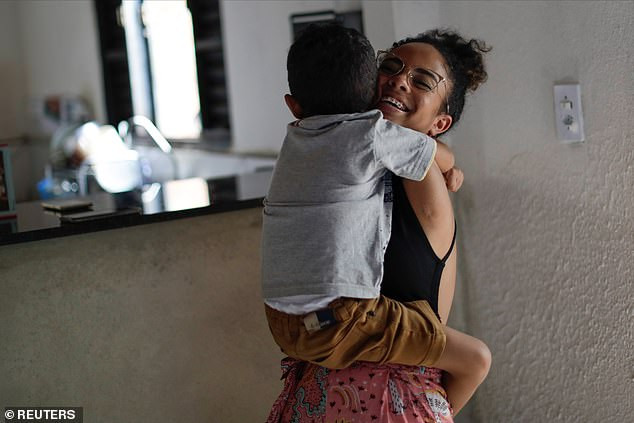 Vũ công ballet không tay 16 tuổi gây ‘bão’ mạng xã hội ảnh 11