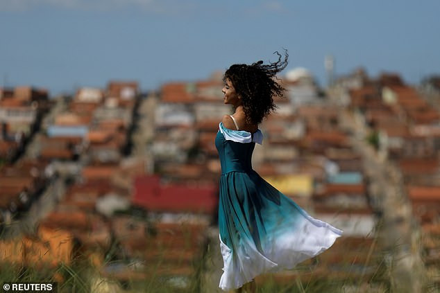 Vũ công ballet không tay 16 tuổi gây ‘bão’ mạng xã hội ảnh 5