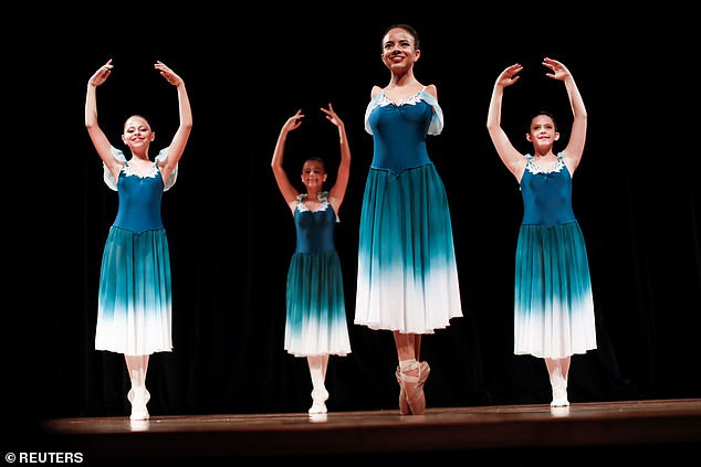 Vũ công ballet không tay 16 tuổi gây ‘bão’ mạng xã hội ảnh 4