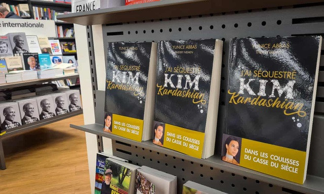 Sách kể vụ Kim Kardashian bị trói và mất trang sức hơn 250 tỷ đồng ảnh 1