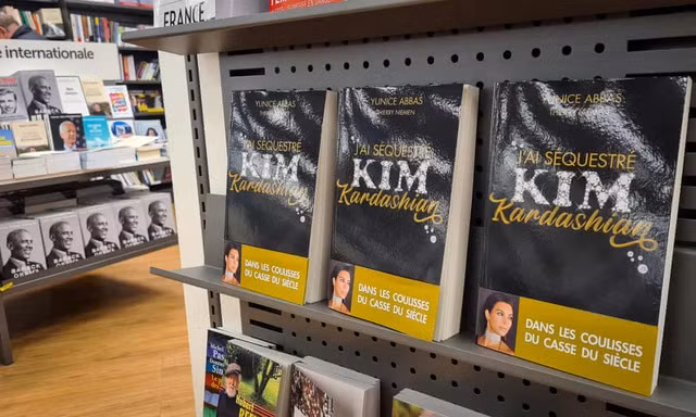 Sách kể vụ Kim Kardashian bị trói và mất trang sức hơn 250 tỷ đồng ảnh 1