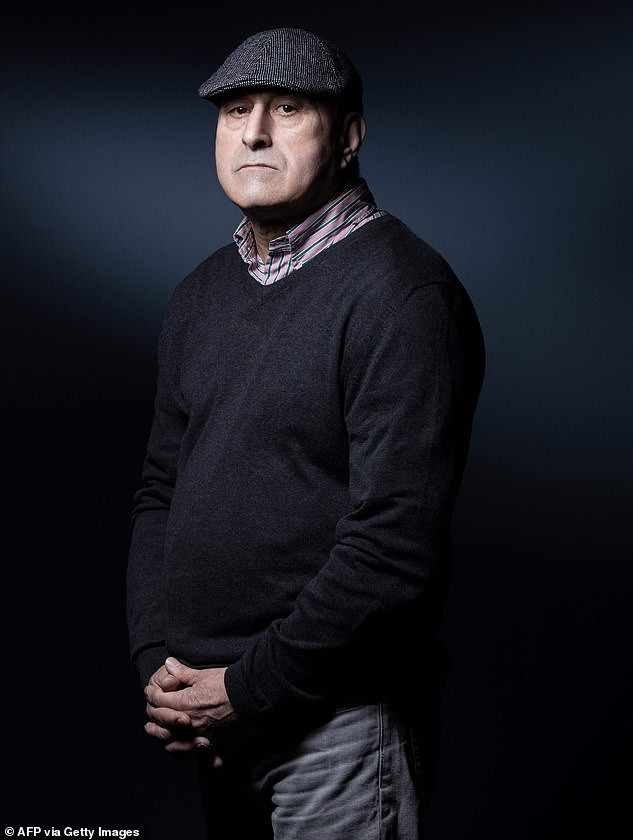 Sách kể vụ Kim Kardashian bị trói và mất trang sức hơn 250 tỷ đồng ảnh 2