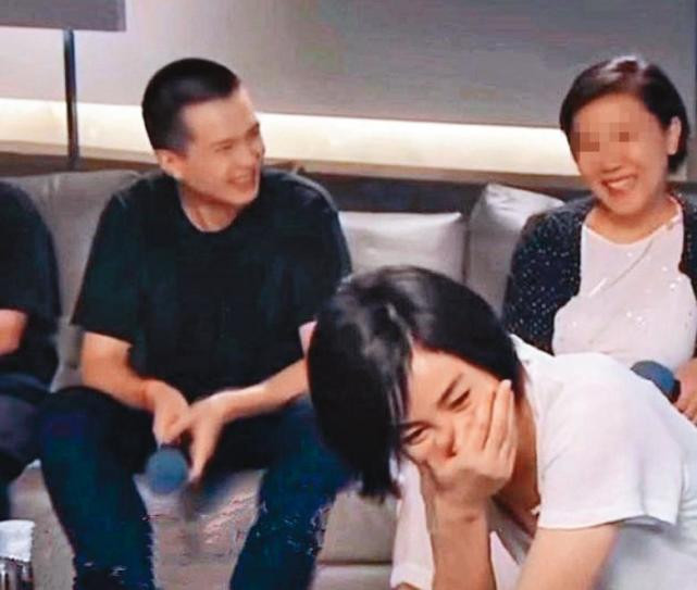 Vương Phi chụp ảnh cùng tình trẻ tin đồn và con gái giữa nghi vấn chia tay Tạ Đình Phong ảnh 5