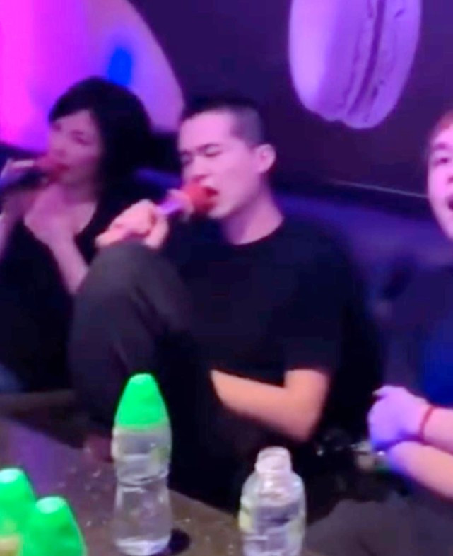 Vương Phi chụp ảnh cùng tình trẻ tin đồn và con gái giữa nghi vấn chia tay Tạ Đình Phong ảnh 4