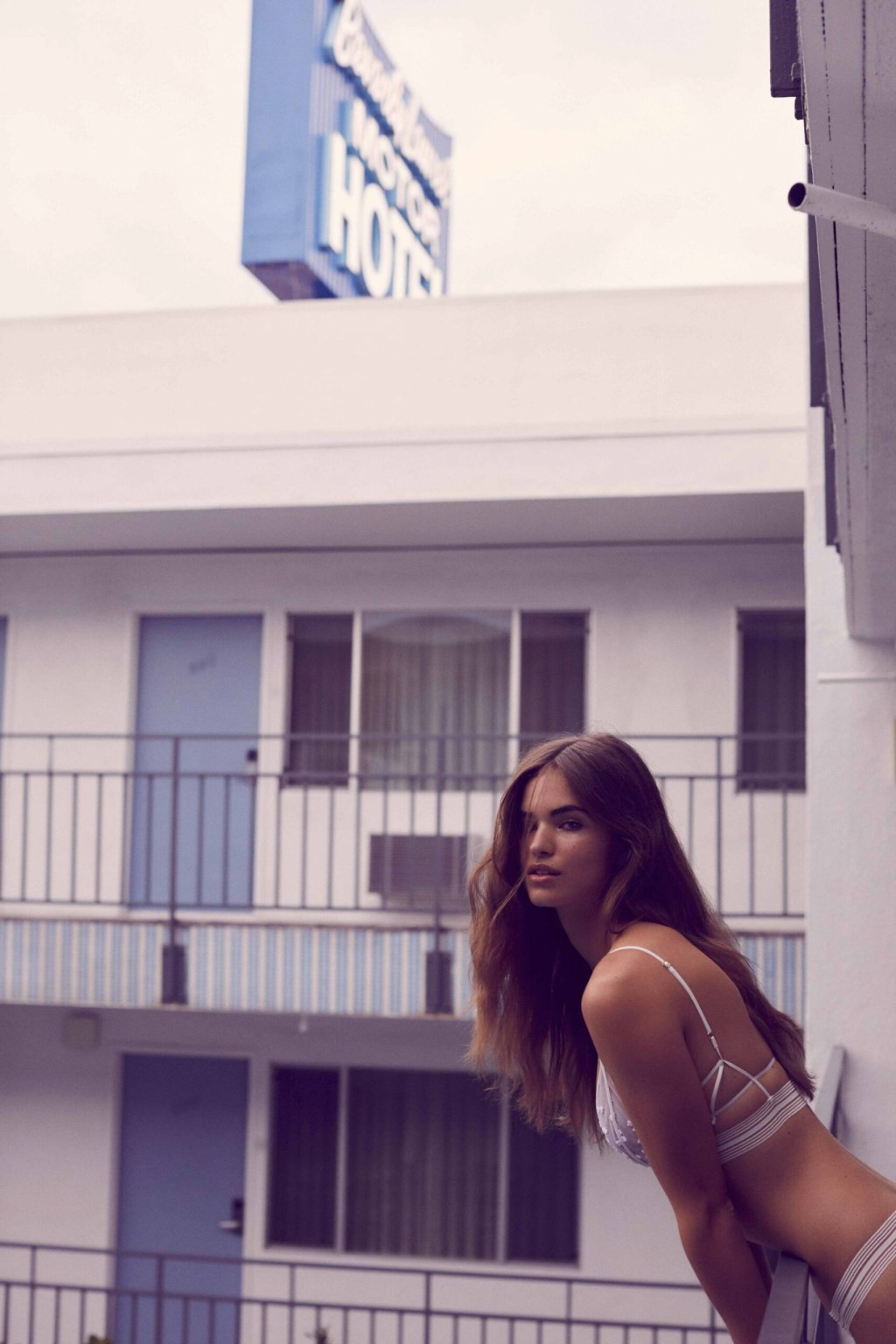 Chân dài 9x Hà Lan tung ảnh 'giường chiếu' gợi cảm mê hoặc ảnh 6