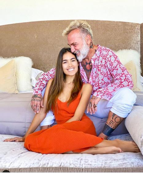 Loạt ảnh tình tứ 'ngọt lịm' của triệu phú và người mẫu kém 27 tuổi sắp có con chung ảnh 5