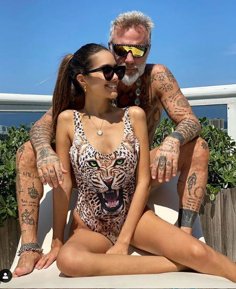 Loạt ảnh tình tứ 'ngọt lịm' của triệu phú và người mẫu kém 27 tuổi sắp có con chung ảnh 7