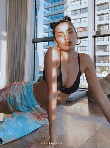 'Mỹ nhân nóng bỏng nhất Canada' lại khiến fan 'điên đảo' với loạt ảnh nội y ảnh 4