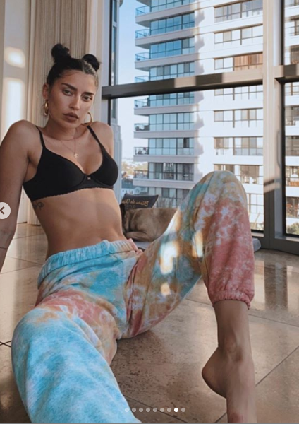 'Mỹ nhân nóng bỏng nhất Canada' lại khiến fan 'điên đảo' với loạt ảnh nội y ảnh 8