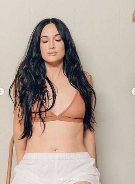 Ca sĩ từng gây sốc vì mặc áo dài không quần diện bodysuit màu nude gây hiểu lầm ảnh 5