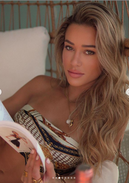 Siêu mẫu 9x từng nhận say đắm Cristiano Ronaldo phô dáng với bikini bé xíu ảnh 3