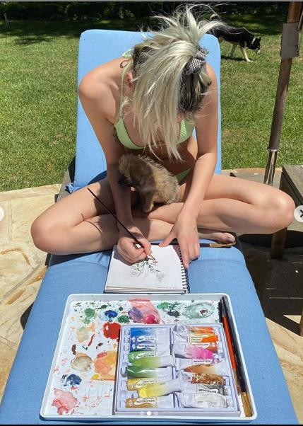 Nữ ca sĩ 2k nóng bỏng của làng nhạc Mỹ bán nude táo bạo ảnh 3