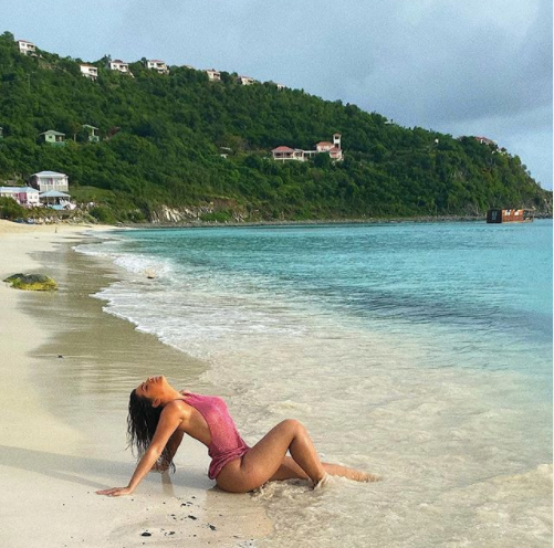 Ba vòng 'nảy lửa' của mẫu ngoại cỡ 9x Lorena Duran ảnh 1