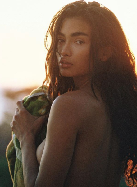 Mẫu lai 9x Kelly Gale mặc áo tắm hờ hững, khoe vòng 1 căng tròn nóng bỏng ảnh 2