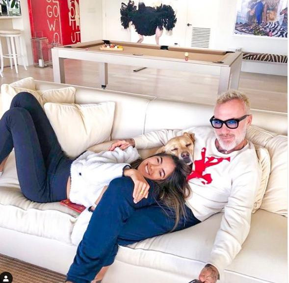 Loạt ảnh tình tứ 'ngọt lịm' của triệu phú và người mẫu kém 27 tuổi sắp có con chung ảnh 6