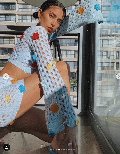 Nàng WAG nóng bỏng hàng đầu ở Mỹ thả dáng đầy khiêu khích ảnh 4