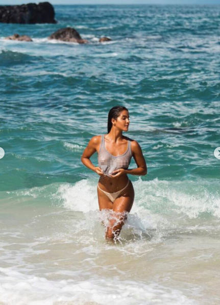 Vẻ 'bốc lửa' hoang dại của nàng mẫu 22 tuổi Julia Muniz ảnh 4