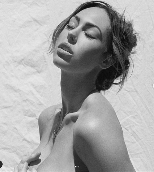 Loạt ảnh khoe ngực căng đầy nóng bỏng của 'nữ hoàng phòng gym' Hope Beel ảnh 1