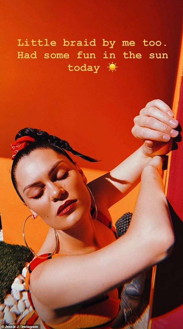 Jessie J tung ảnh bikini nóng rực 'đốt mắt' người hâm mộ ảnh 4