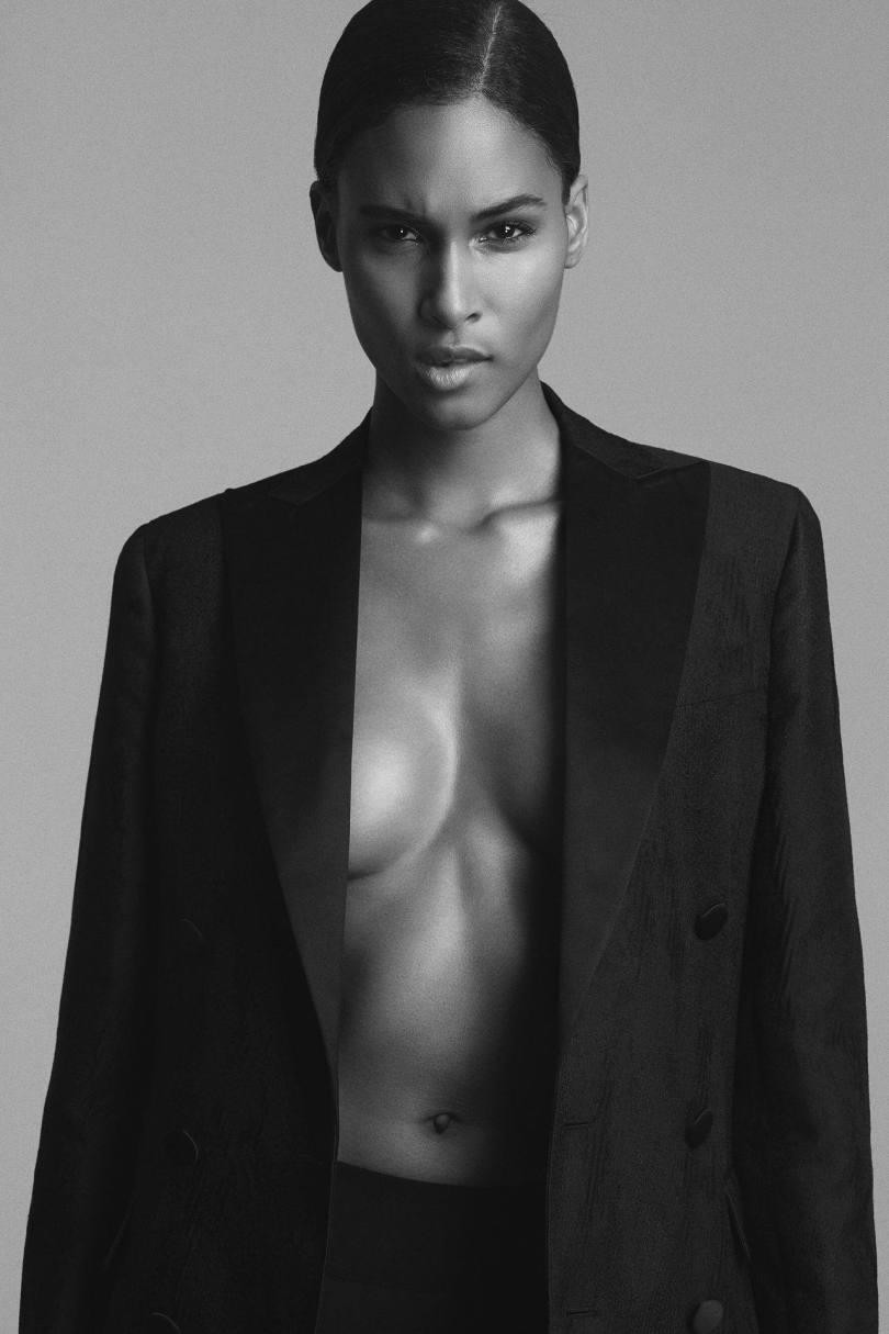 Siêu mẫu Cindy Bruna chụp khoả thân đẹp nuột nà không tỳ vết ảnh 1