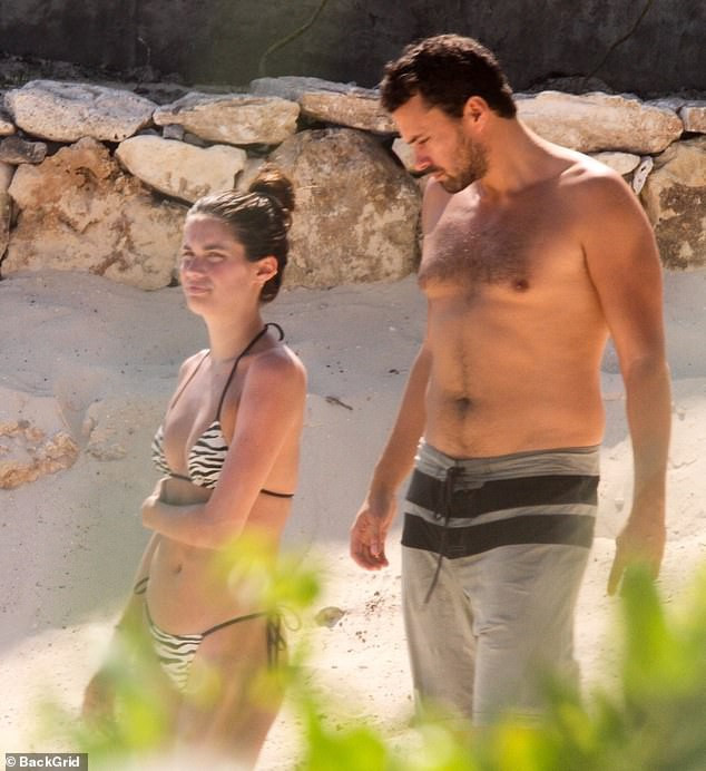 Thiên thần nội y Sara Sampaio 'thả rông' kém sắc xuống phố ảnh 8