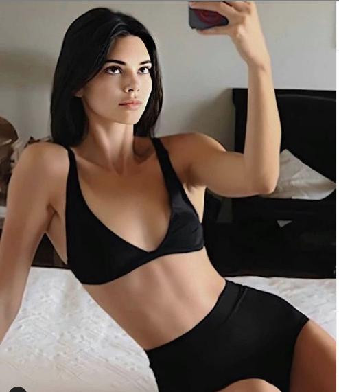 'Chân dài đắt giá nhất thế giới' tung ảnh mặc váy ngủ ren, khoe võng eo 'siêu thực' ảnh 9