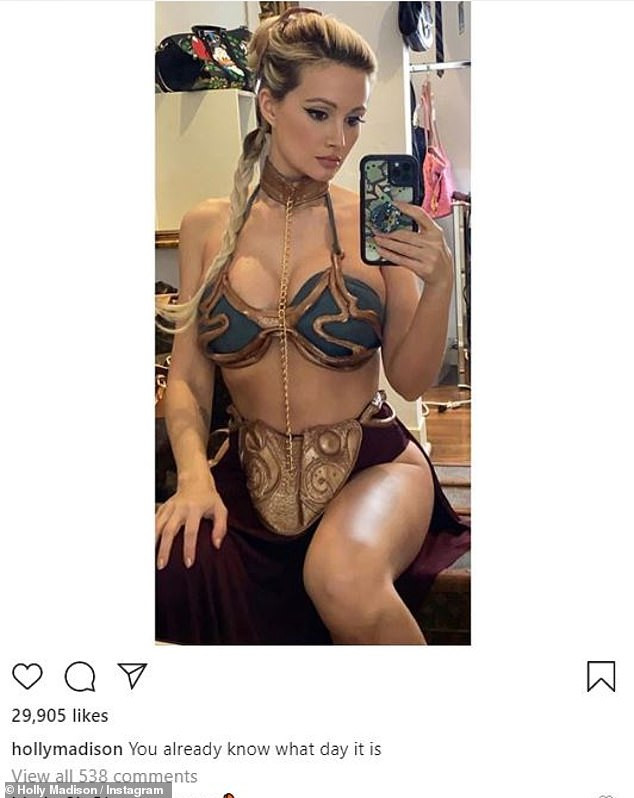 Nàng mẫu kém 53 tuổi, được ông trùm Playboy yêu nhất hiện ra sao? ảnh 1