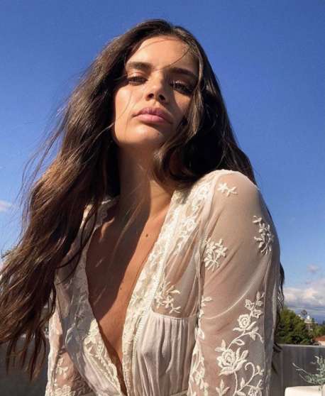 Thiên thần nội y Sara Sampaio 'thả rông' kém sắc xuống phố ảnh 5