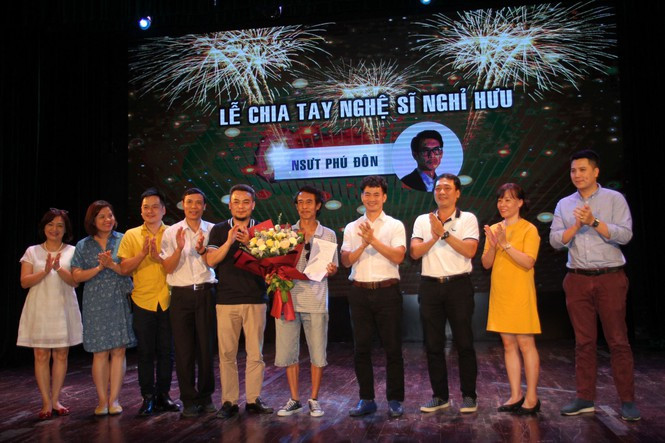 Showbiz 15/5: Triệu phú 52 tuổi nhảy sexy bên người tình kém 27 tuổi ảnh 5