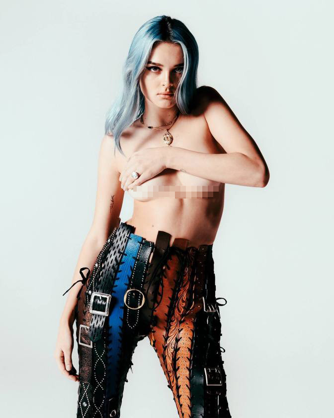 Nữ ca sĩ 2k nóng bỏng của làng nhạc Mỹ bán nude táo bạo ảnh 2