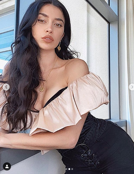 Nàng WAG nóng bỏng nhất Canada mặc cắt xẻ sâu tôn ngực đầy gợi cảm ảnh 7