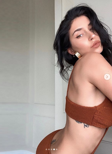 Nàng WAG nóng bỏng nhất Canada mặc cắt xẻ sâu tôn ngực đầy gợi cảm ảnh 4