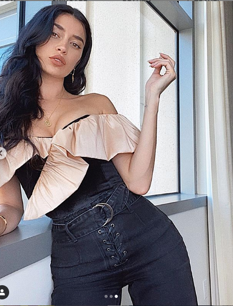 Nàng WAG nóng bỏng nhất Canada mặc cắt xẻ sâu tôn ngực đầy gợi cảm ảnh 8