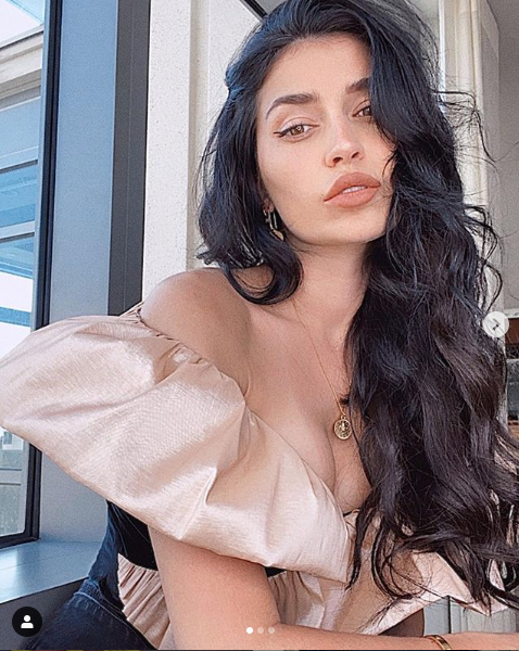 Nàng WAG nóng bỏng nhất Canada mặc cắt xẻ sâu tôn ngực đầy gợi cảm ảnh 6