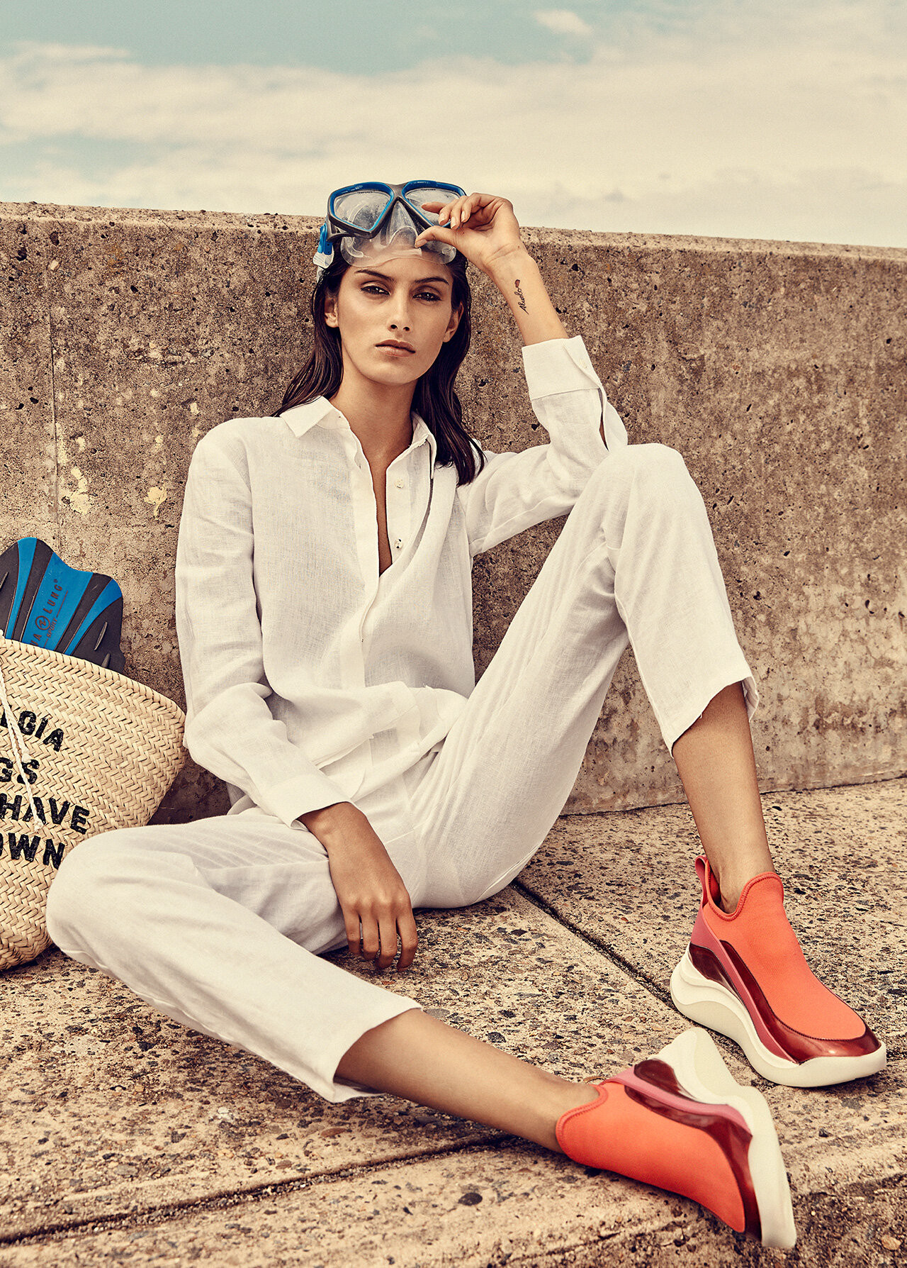 Ngỡ ngàng với body quá hoàn hảo, chân thon dài 'bất tận' của nàng mẫu 2k ảnh 3