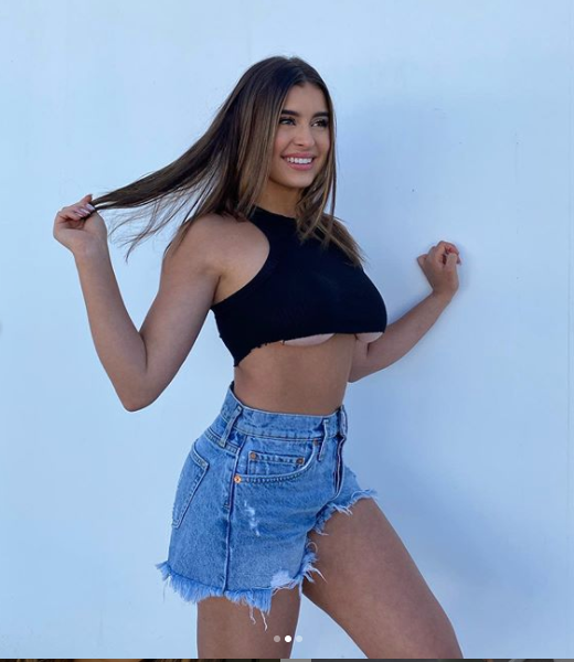 Nàng vũ công 20 tuổi tung ảnh lộ chân ngực căng đầy 'bỏng mắt' ảnh 2