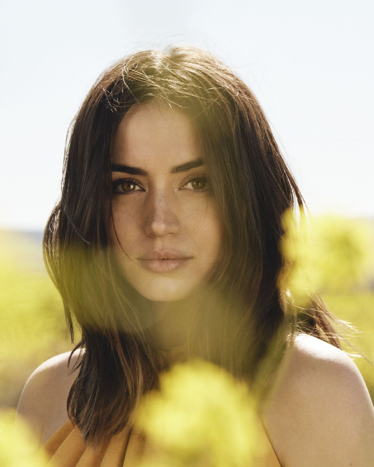 Nhan sắc 'ngọt lịm tim' của 'Bond Girl' người Cuba chuyên trị cảnh nóng ảnh 1