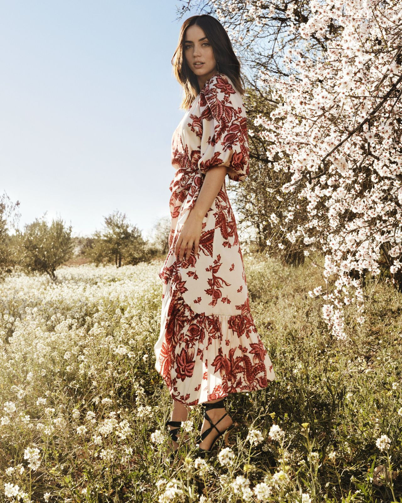 Nhan sắc 'ngọt lịm tim' của 'Bond Girl' người Cuba chuyên trị cảnh nóng ảnh 8