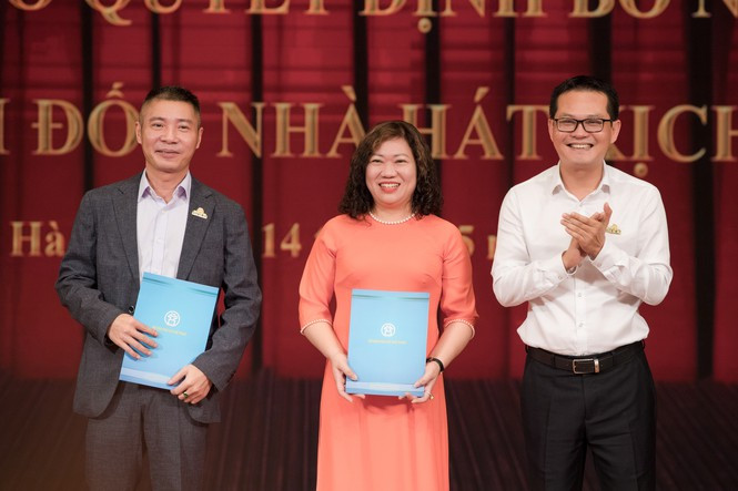 Showbiz 15/5: Triệu phú 52 tuổi nhảy sexy bên người tình kém 27 tuổi ảnh 4