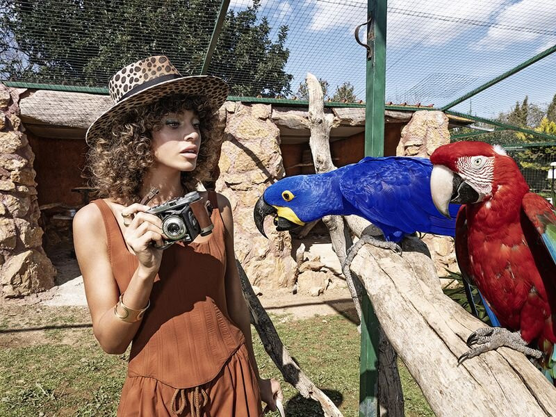 Nhan sắc sexy hoang dại của nàng mẫu Israel lên bìa Harper’s Bazaar Việt Nam ảnh 6