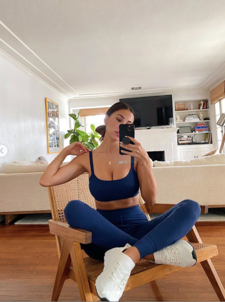 Mẫu áo tắm 9x gợi cảm 'nảy lửa' khiến quý ông mê mệt ngắm ảnh 1