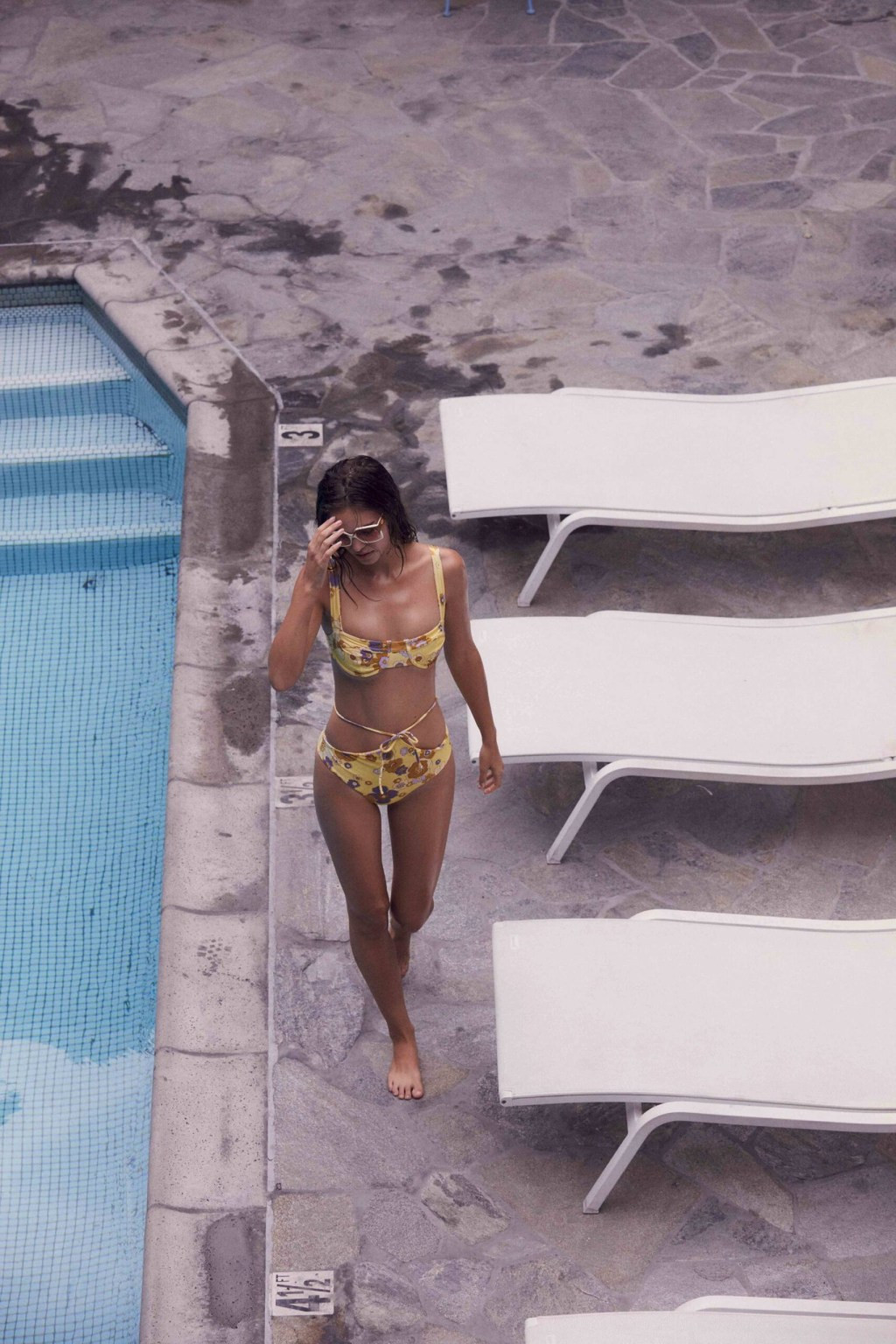 Chân dài 9x Hà Lan mong manh quyến rũ ảnh 17