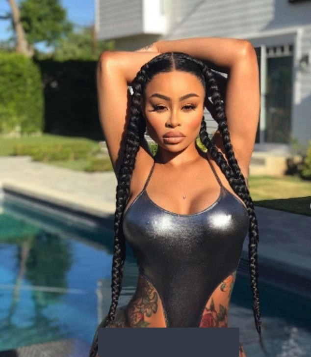 'Vũ nữ thoát y' Blac Chyna gây sốc với áo tắm xẻ dưới phản cảm ảnh 3